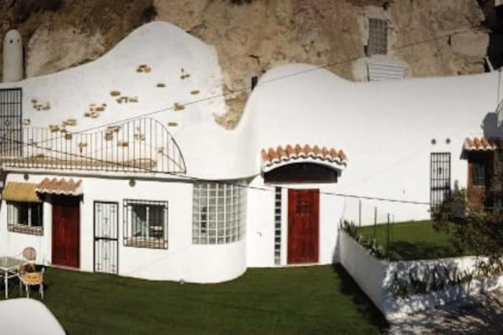 Cuevas De *
